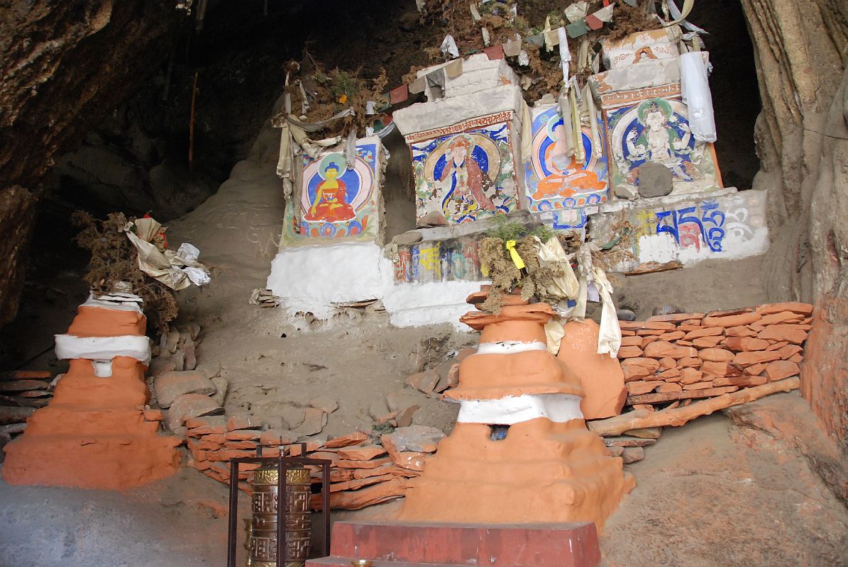 Mustang 02 07-3 Rangbyung Cave Painted Chortens